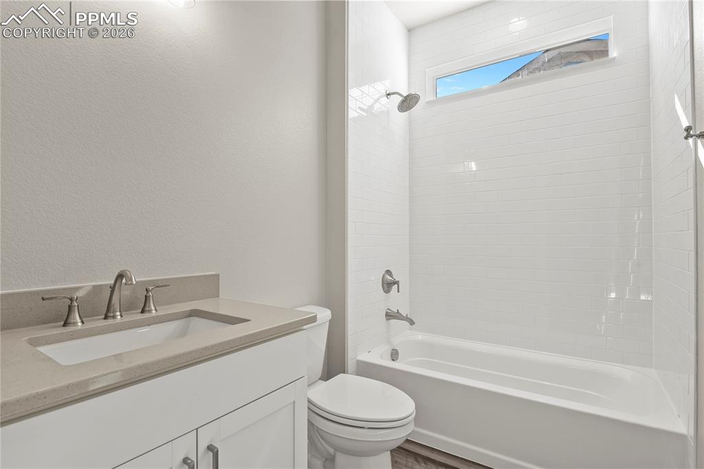 Main level full bath