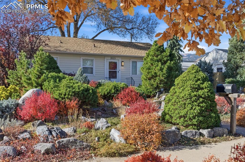 2023 S Corona Avenue photo 2