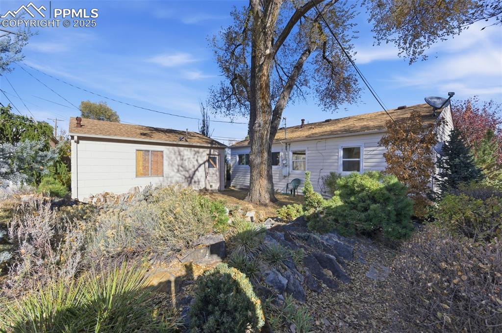 Back of house featuring an outbuilding
