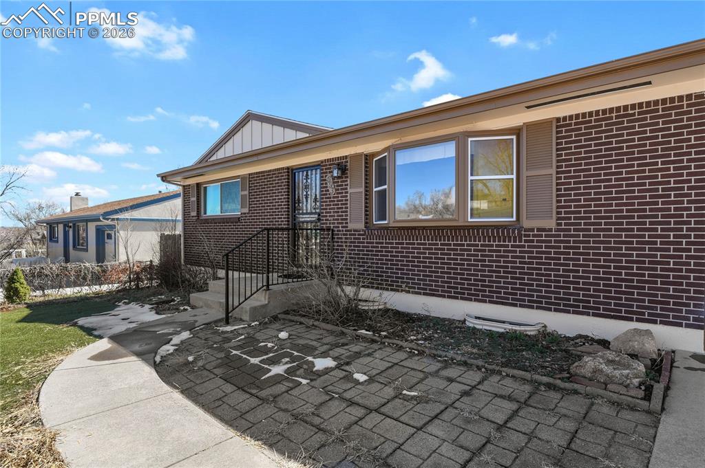 693 Bridger Drive photo 2