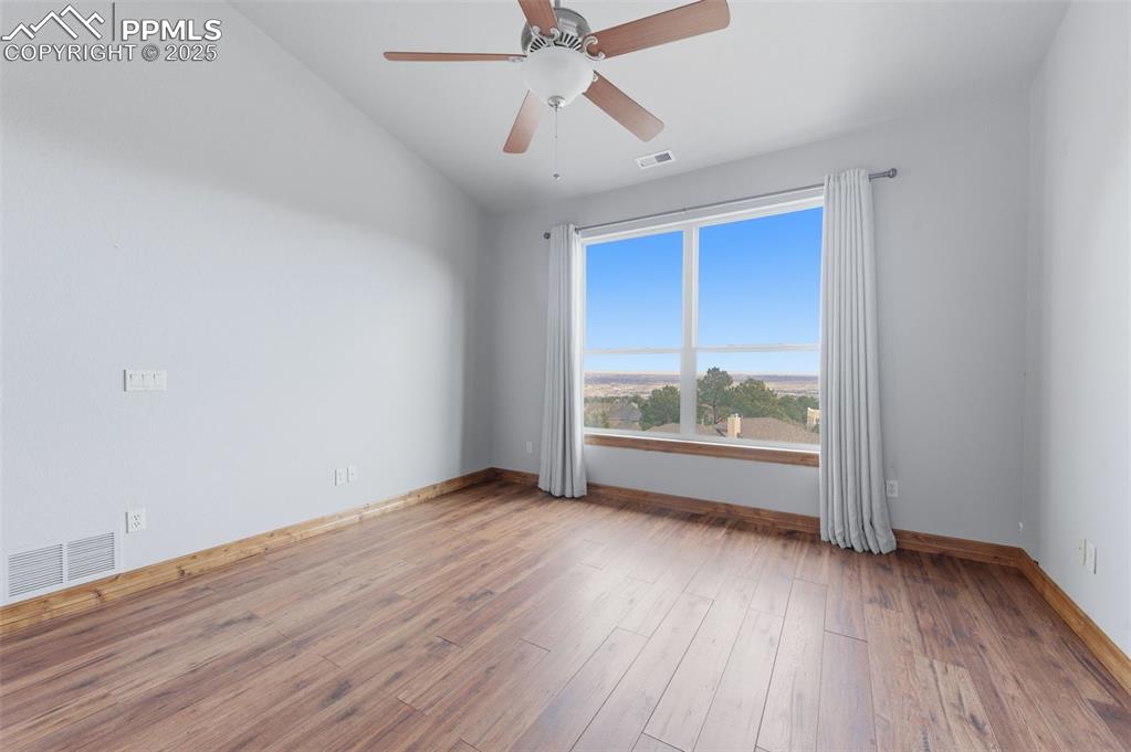 Upper second bedroom 