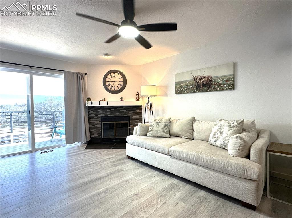 516 Superior Street photo 3