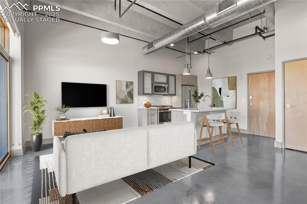 415 E Pikes Peak Avenue #405 photo 3