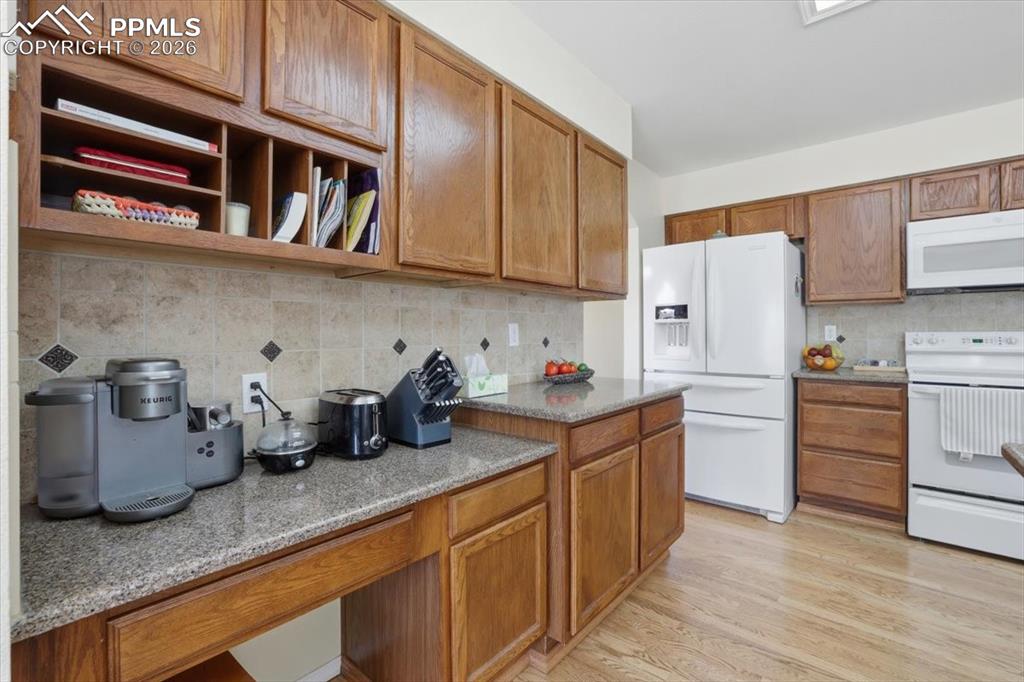 Large kitchen with lots of counter space.