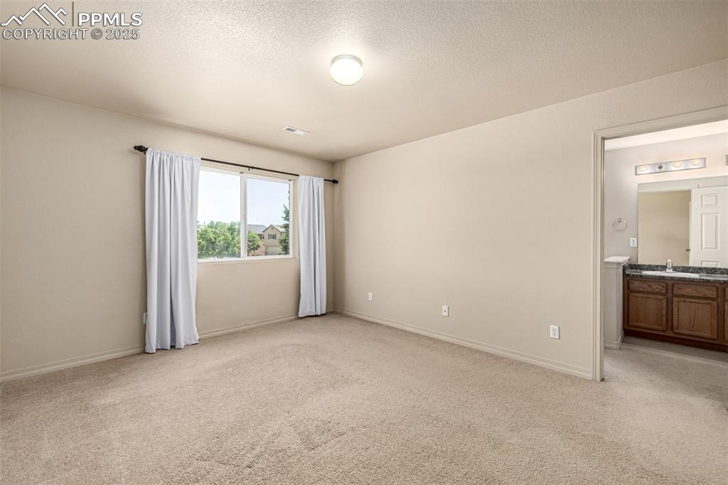 With a 5 piece en suite bathroom and natural lighting overlooking the community green space