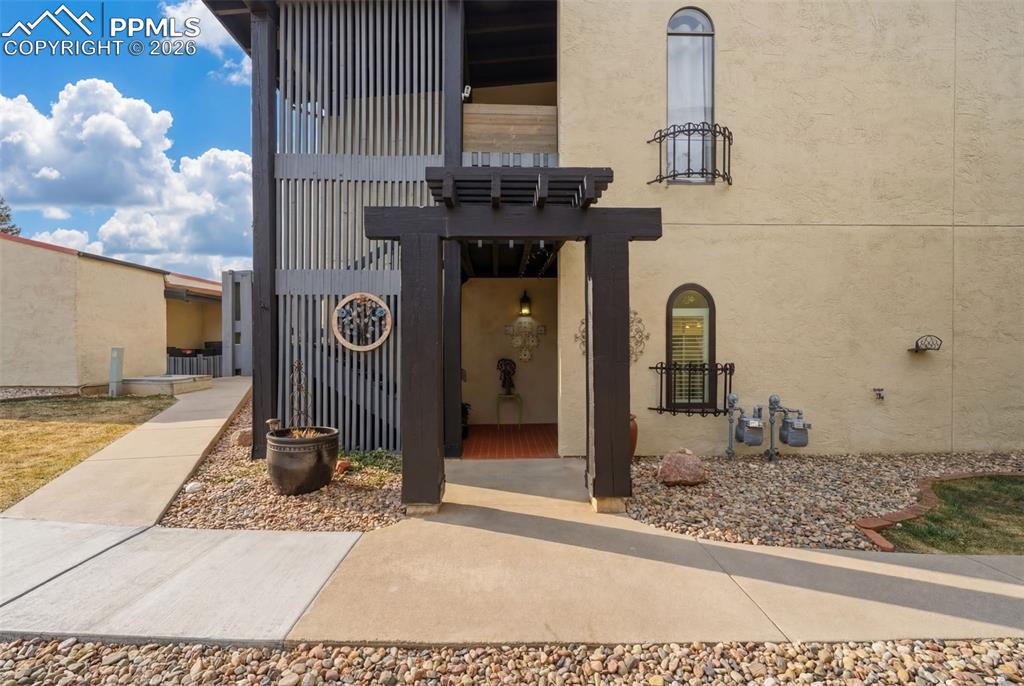 1098 Fontmore Road #B photo 2