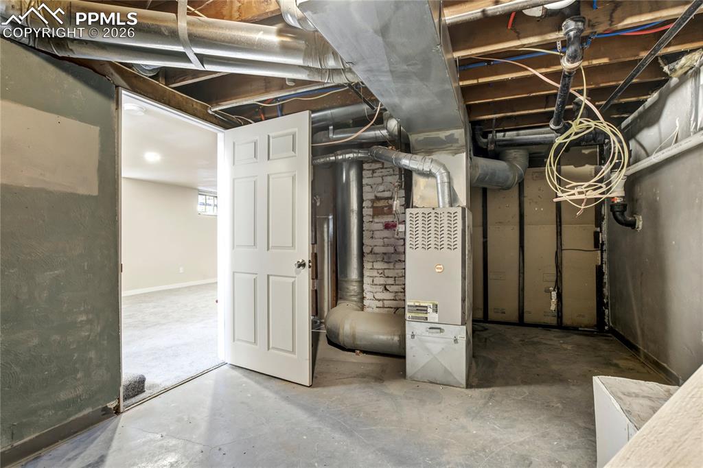 Utility room with heating unit