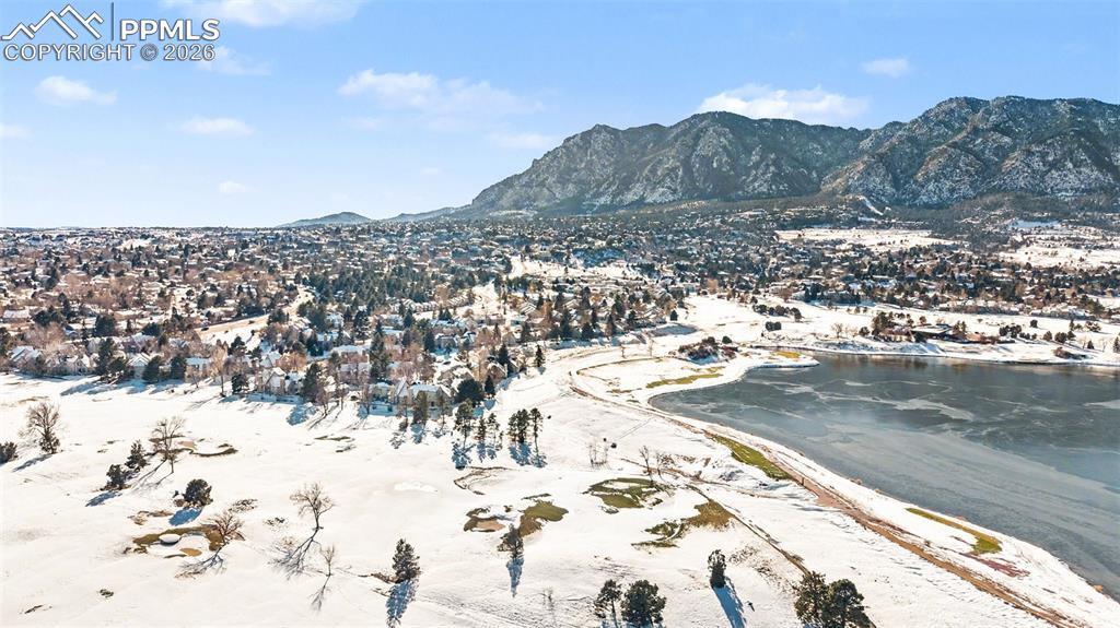 A peaceful, upscale mountain community with beautiful natural scenery, open space, golf course,  lake nearby and a strong connection to the surrounding landscape.