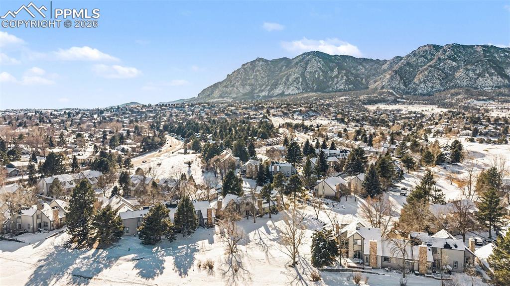 A peaceful, upscale mountain community with beautiful natural scenery, open space, golf course,  lake nearby and a strong connection to the surrounding landscape.