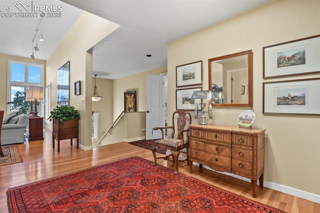 Spacious entrance foyer, convenient for welcoming your guests.