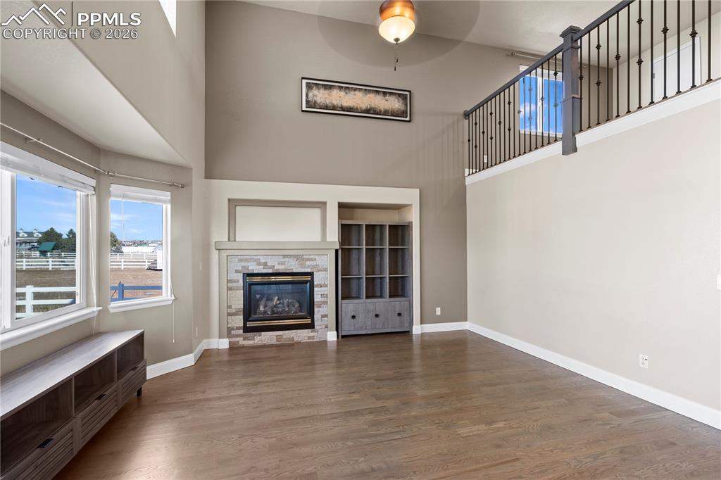 Wonderful Pikes Peak Views and Vaulted Ceilings.
