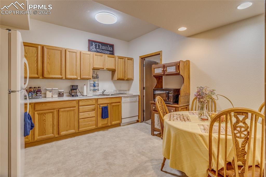 Basement kitchenette - does not have an oven