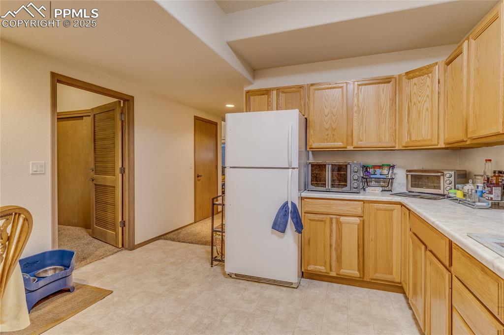 Basement kitchenette - does not have an oven
