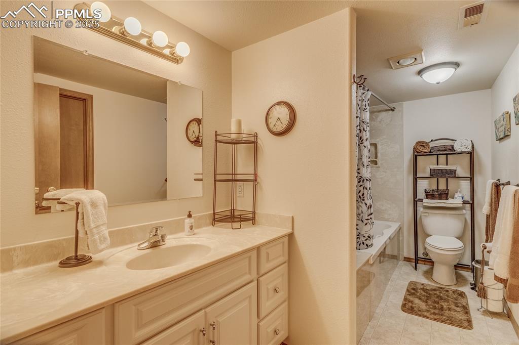 Ensuite full bath at secondary suite in basement 