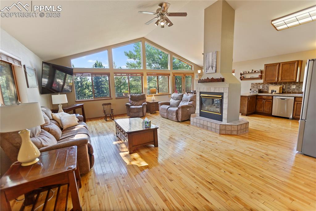 566 Spring Valley Drive photo 3