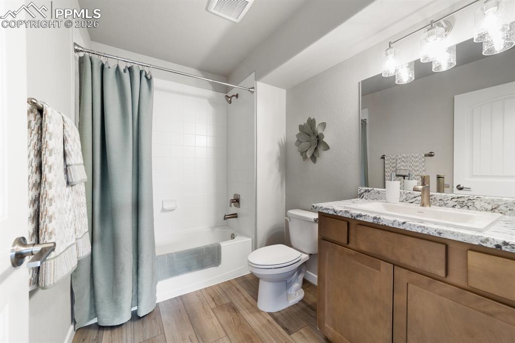 Upper Level Full Bathroom