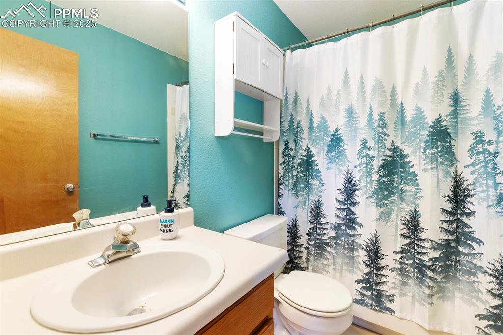 Full Bath - Upper Level 