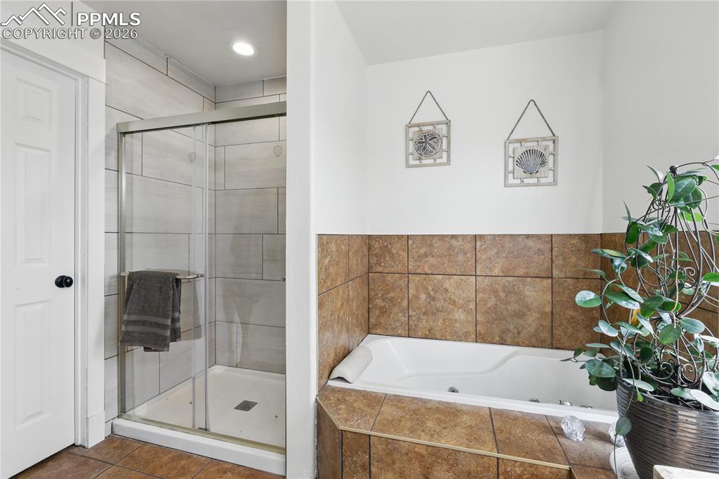 Main-level primary suite offers a peaceful retreat with a luxurious 5-piece ensuite bath and walk-in closet.