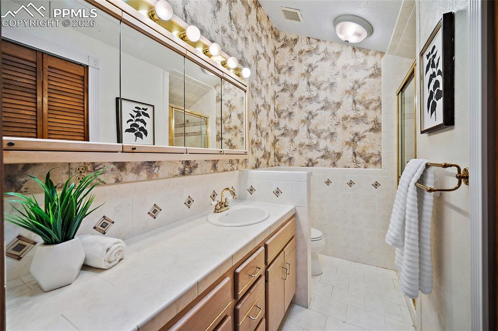 Master Bathroom/closet