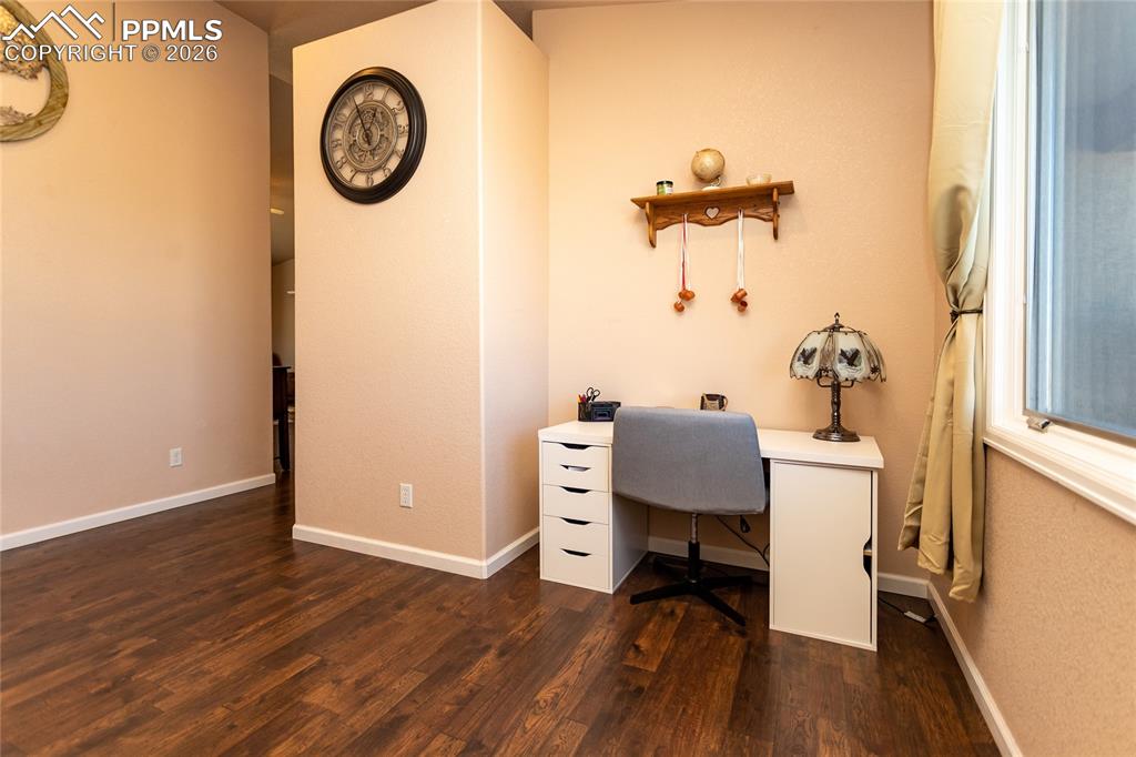 Flex space for an office or dining room