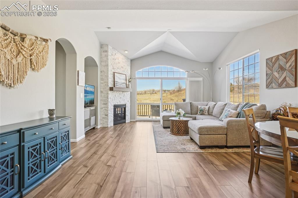 2720 Thrush Grove photo 2