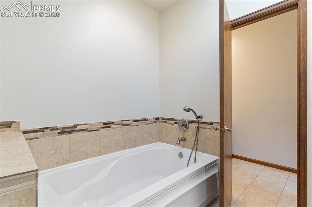 Oversized soaker tub