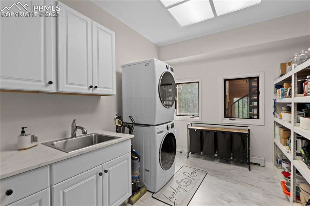 The main floor laundry is centrally located and convient for everyone. 