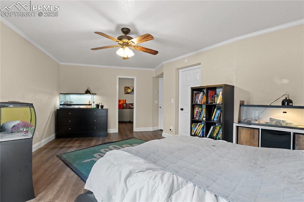 Large bedroom with luxury floors