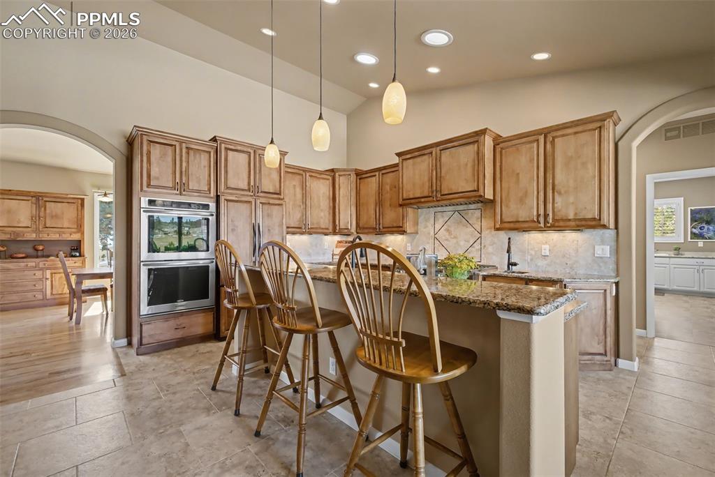 Large island and breakfast bar for easy entertaining and comfort