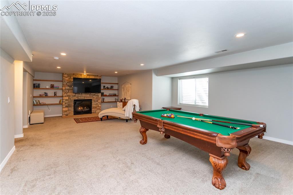 Huge Basement Fam Rm