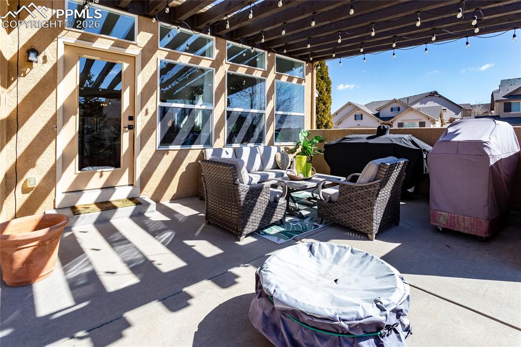 BBQ w/ Friends. Add a Fire Pit ! 