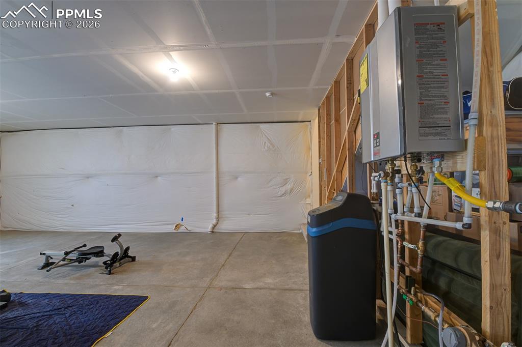 Tankless constant hot water heater