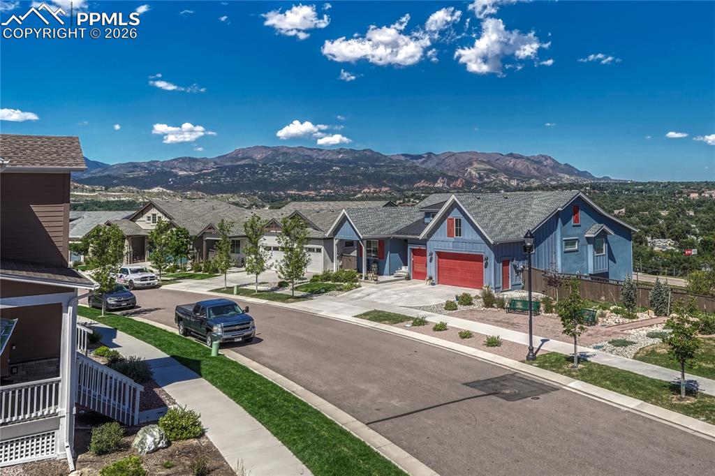Such a well-maintained community just minutes from the mountains and the city
