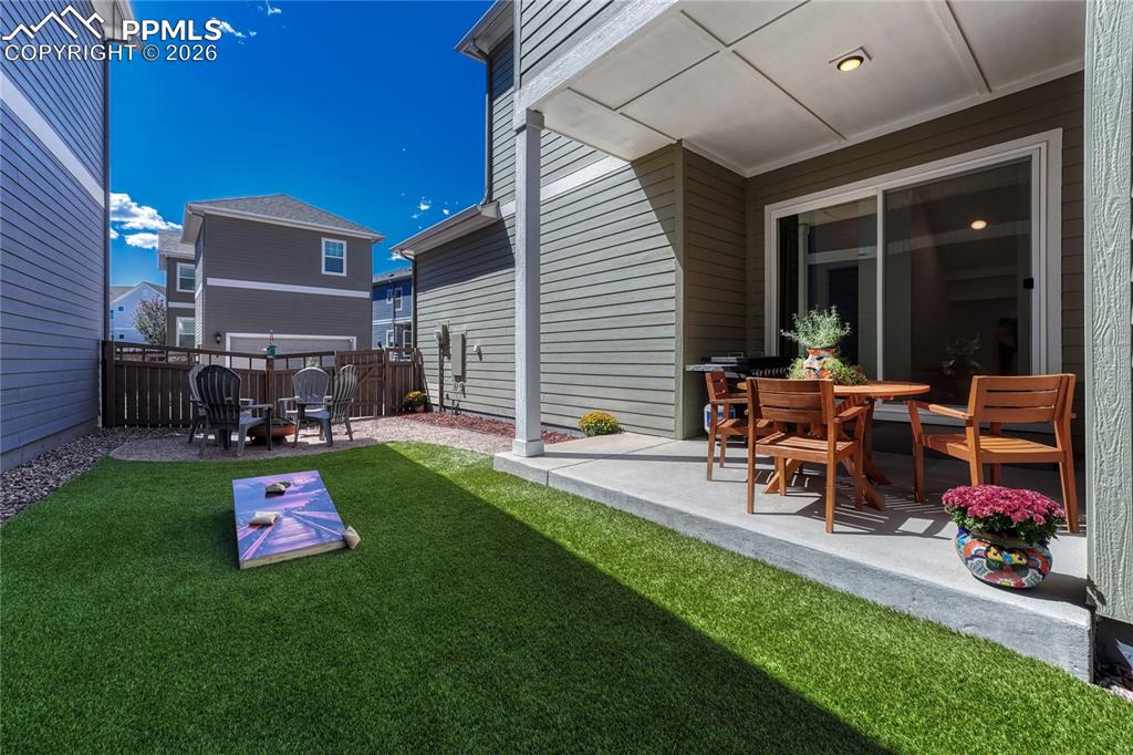 The side yard gives access to the back alley driveway and is a great spot for family, friends and pets to enjoy the outdoors
