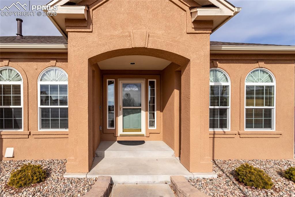 Welcoming covered front porch.