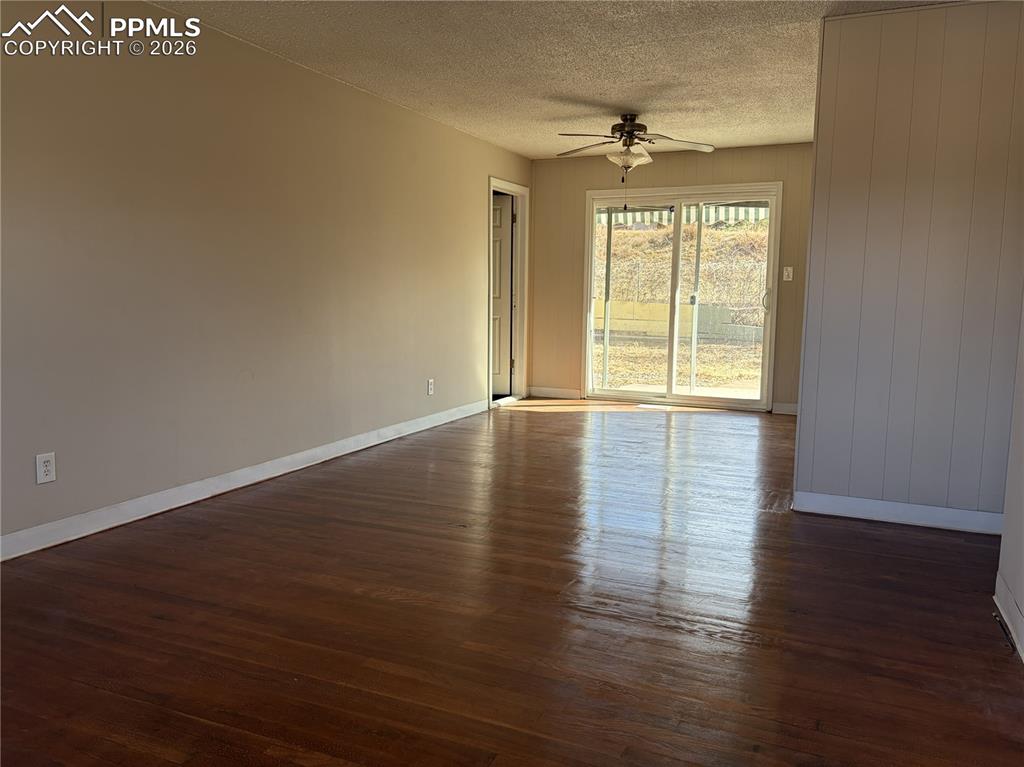 1109 Evergreen Drive photo 2