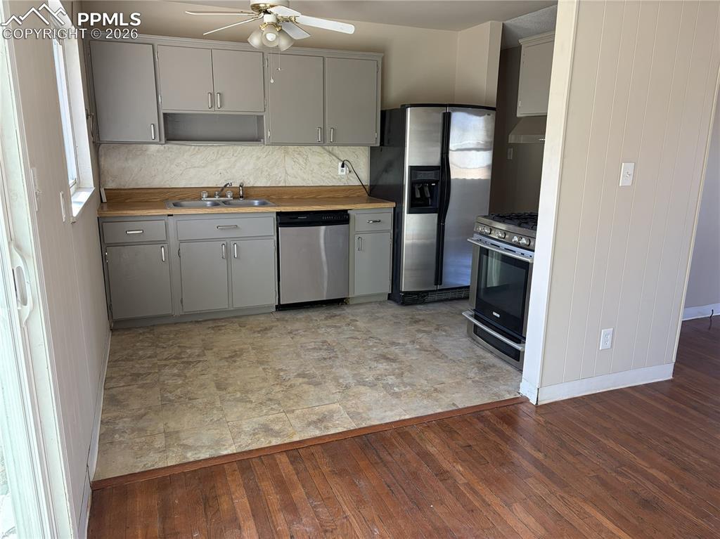 1109 Evergreen Drive photo 3