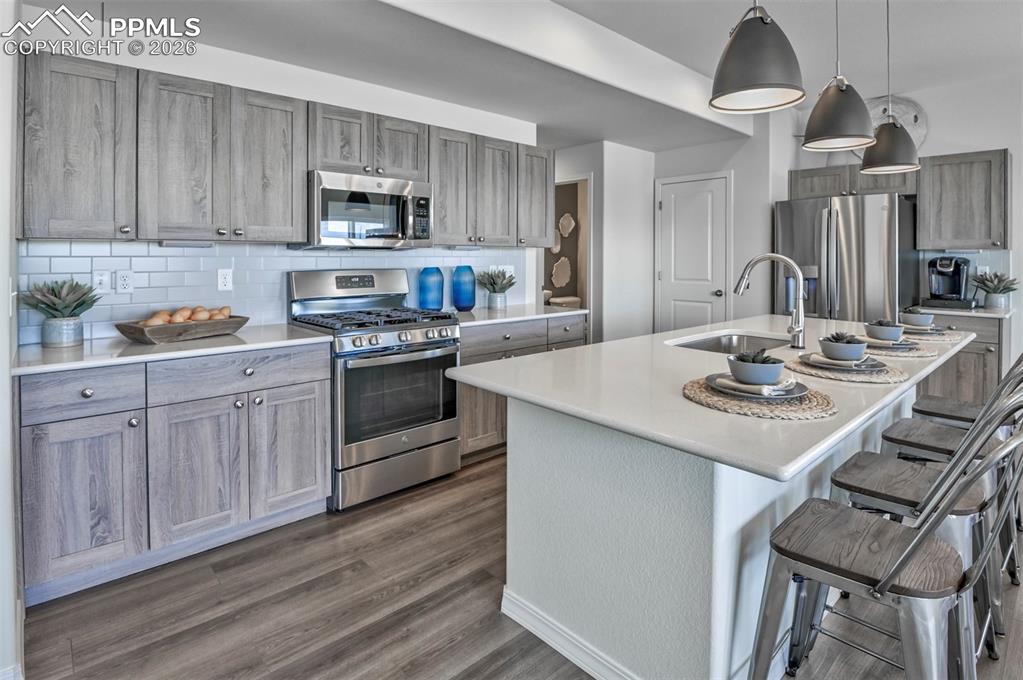 8546 Blue Feather Loop photo 2