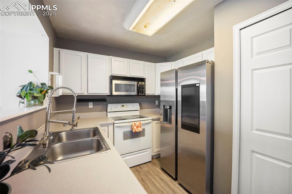 New Fridge with Screen in door