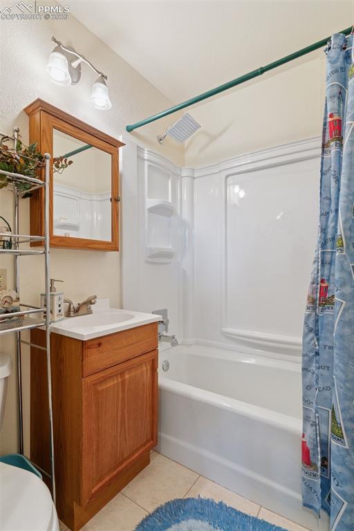 Attached full bath to second primary