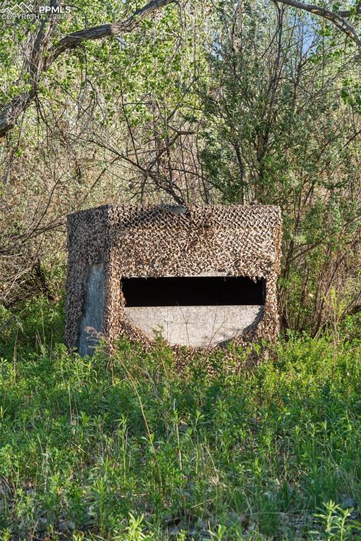 Deer Blind (to stay with property)