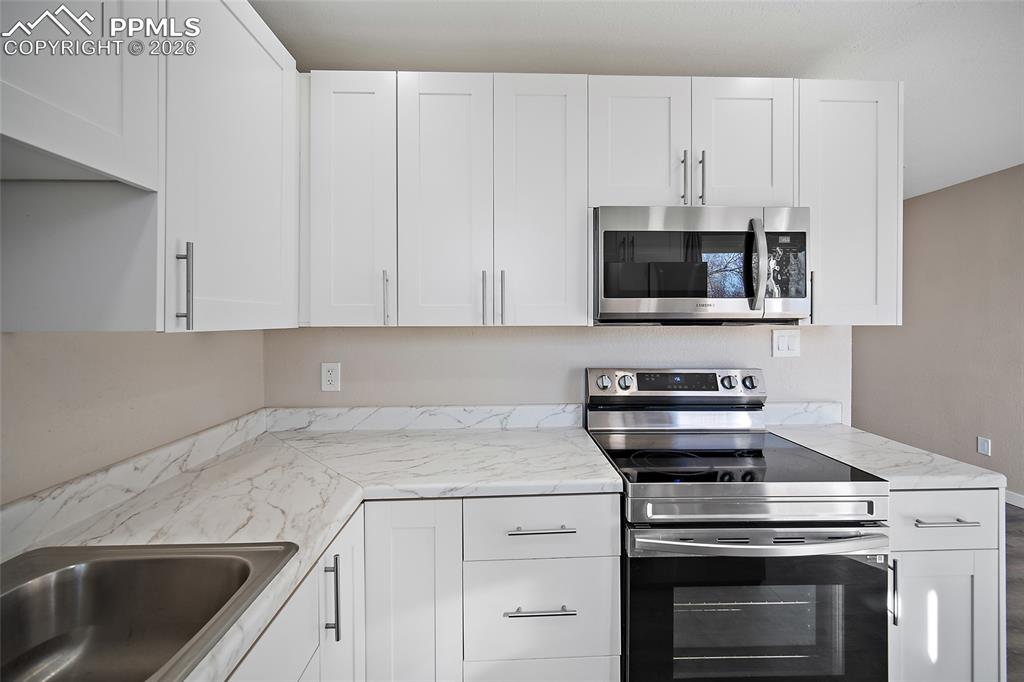 3675 Darkwood Place photo 3