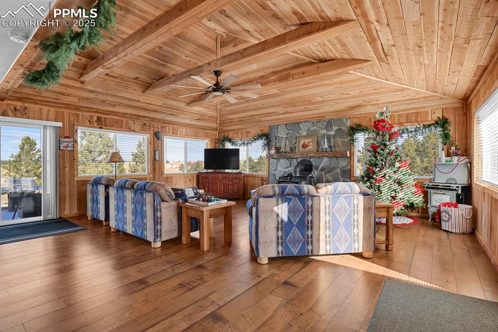 1053 Will Scarlet Drive photo 3