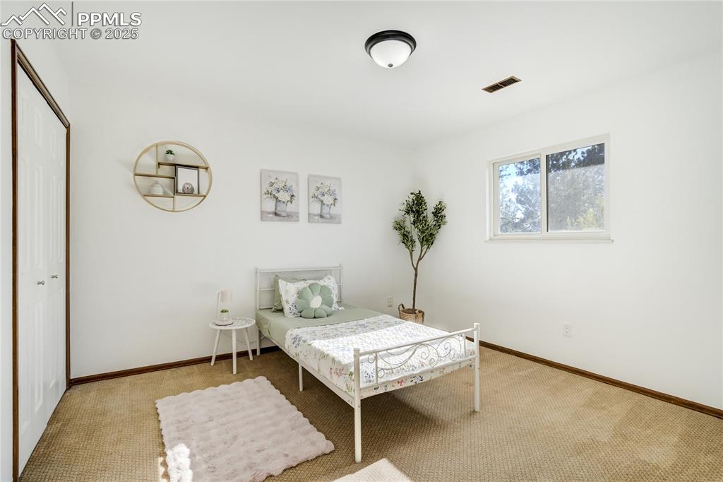 Upper Level Bedroom (Bed 4)