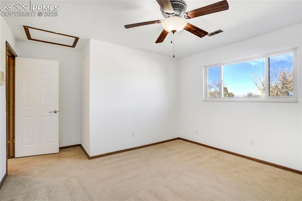 Upper Level Bedroom (Bed 5)