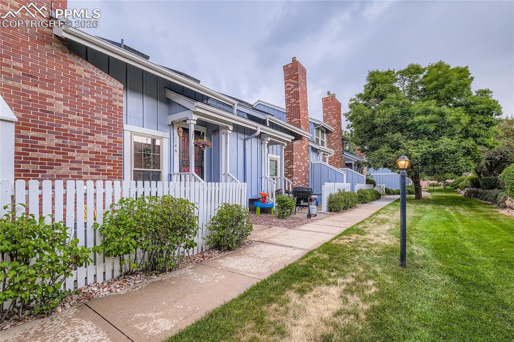 2546 Hatch Circle photo 3