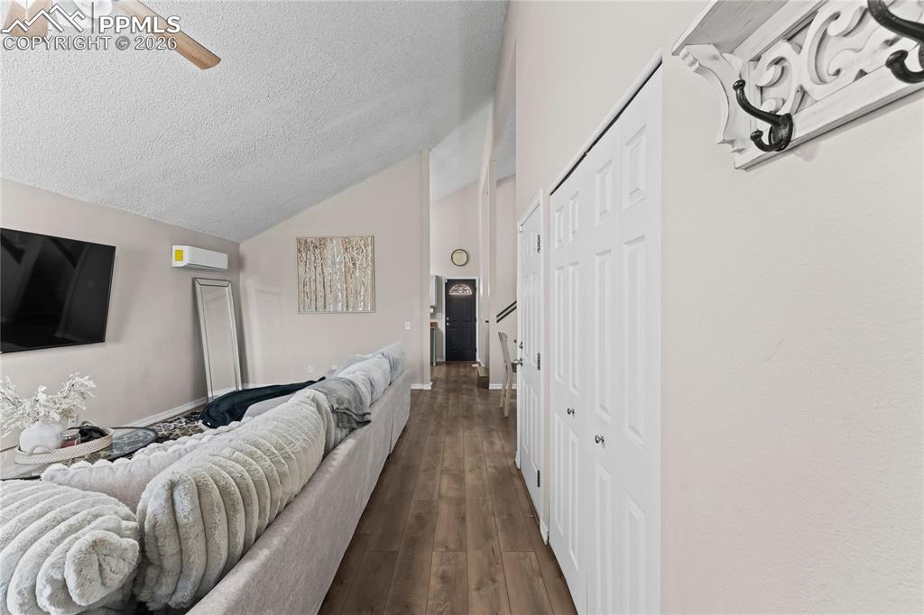 3435 Foxridge Drive photo 2