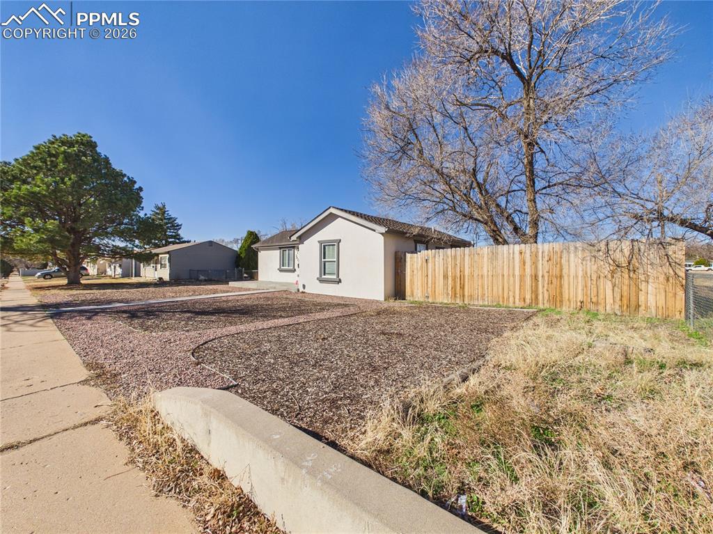 2831 Denver Boulevard photo 2