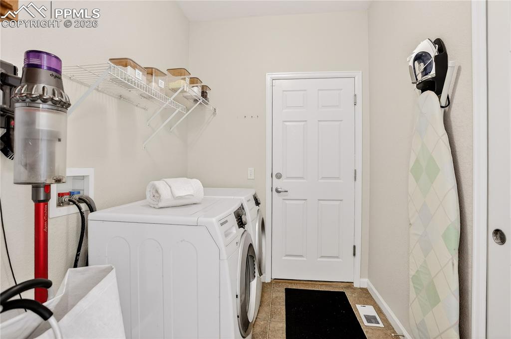 Laundry w/ garage access