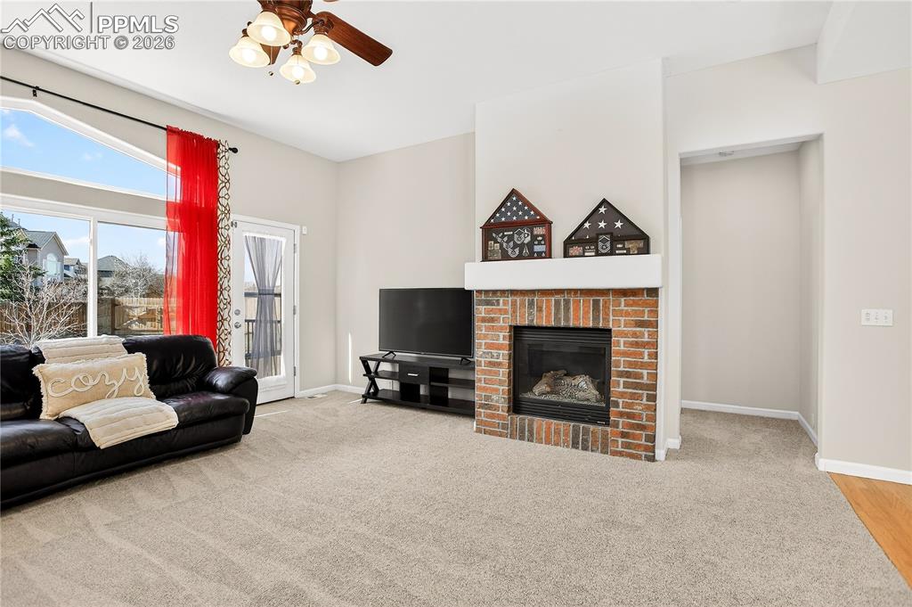 Family room w/ gas fireplace